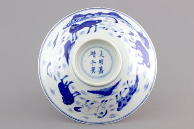 Un bol en porcelaine de Chine &agrave; d&eacute;cor de chevaux, Shunzhi/Kangxi, 17&egrave;me