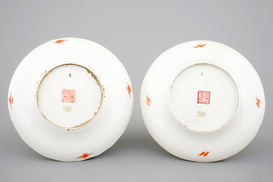 A tall Japanese Imari vase, 17/18th C. and two Chinese famille rose plates, 19th C.