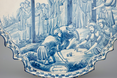 Une grande plaque en fa&iuml;ence de Delft au sujet de la "Crucifixion", Rotterdam, 18&egrave;me
