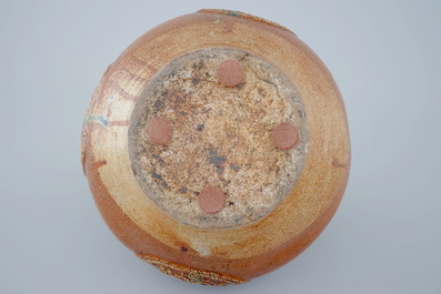 Une grande cruche "Bellarmine" en gr&egrave;s de Frechen, dat&eacute;e 1604