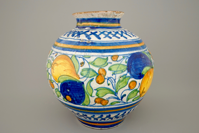 Een zgn. "vaso a palla", Veneti&euml;, 16e eeuw
