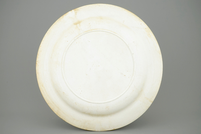 Une assietten en fa&iuml;ence au d&eacute;cor de cartes &agrave; jouer, ca. 1800, Ferri&egrave;re-la-Petite