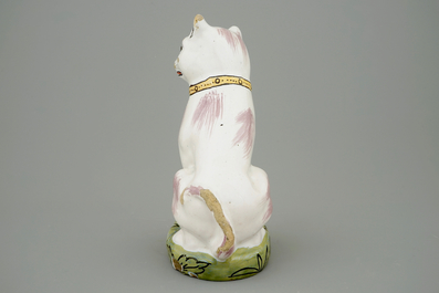 Un mod&egrave;le d'un chat en fa&iuml;ence polychrome de Bruxelles, 18&egrave;me