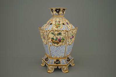 Un pot-pourri en porcelaine de Jacob Petit, Paris, vers 1835