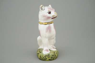 Un mod&egrave;le d'un chat en fa&iuml;ence polychrome de Bruxelles, 18&egrave;me