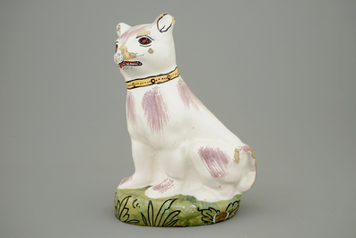 Un mod&egrave;le d'un chat en fa&iuml;ence polychrome de Bruxelles, 18&egrave;me