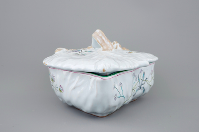 A leaf-shaped box and cover, ca. 1900, marked Gall&eacute;, Nancy, France