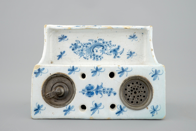 A blue and white Brussels faience ink stand, 18th C.