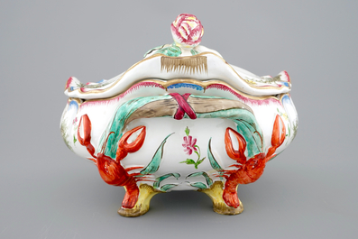 Une terrine et son couvercle en fa&iuml;ence dans le style de Robert, Marseille, ca. 1860