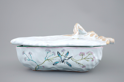 A leaf-shaped box and cover, ca. 1900, marked Gall&eacute;, Nancy, France
