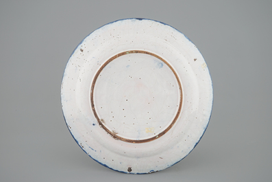 Een blauw-witte schotel in Engelse Delftware, Bristol, 18e eeuw