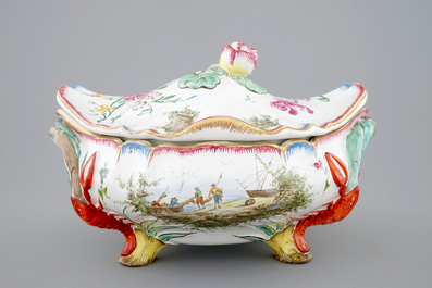 Une terrine et son couvercle en fa&iuml;ence dans le style de Robert, Marseille, ca. 1860