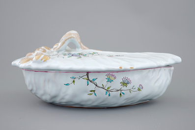 A leaf-shaped box and cover, ca. 1900, marked Gall&eacute;, Nancy, France