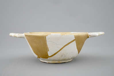 A white Dutch Delft porringer with kintsugi style repair, 17th C.