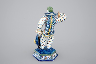 Mod&egrave;le d'un Harlequin de la Commedia dell'arte en fa&iuml;ence polychrome de Delft, 19&egrave;me