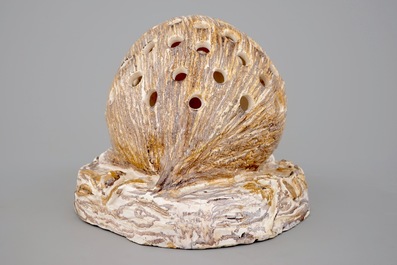 Un pique-fleurs en forme d'h&eacute;risson en fa&iuml;ence polychrome, Nord de la France, 18/19&egrave;me