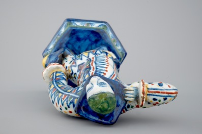Mod&egrave;le d'un Harlequin de la Commedia dell'arte en fa&iuml;ence polychrome de Delft, 19&egrave;me