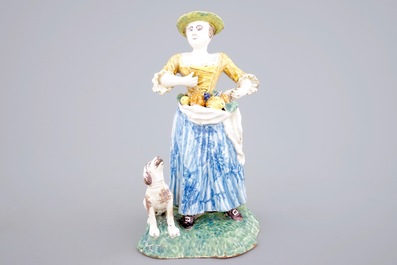 Een grote polychrome groep van een dame met hond, Nevers, 18e eeuw