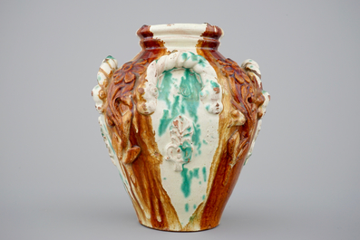 Un vase en terre verniss&eacute;e brun et vert de Saintonge, France, 18&egrave;me