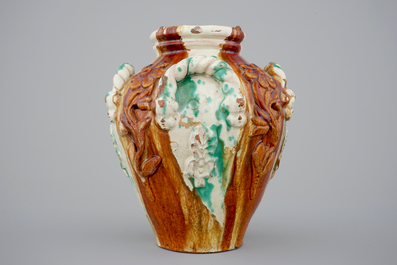 Un vase en terre verniss&eacute;e brun et vert de Saintonge, France, 18&egrave;me
