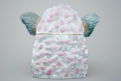 A porcelain boar's head tureen, Germany, 20th C.
