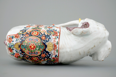 Un grand &eacute;l&eacute;phant en fa&iuml;ence de Delft polychrome, 19&egrave;me