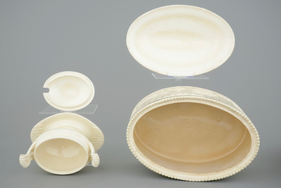 Twee witte creamware terrines, Engeland voor de Nederlandse markt, ca. 1800