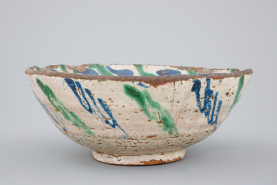 Un bol en fa&iuml;ence espagnole polychrome, Fajalauza, d&eacute;but du 19&egrave;me