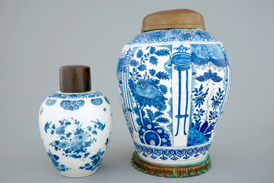 Two blue and white Dutch Delft chinoiserie jars, 17/18th C.