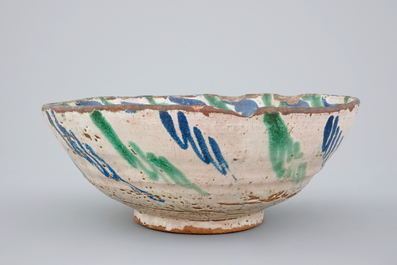 Un bol en fa&iuml;ence espagnole polychrome, Fajalauza, d&eacute;but du 19&egrave;me