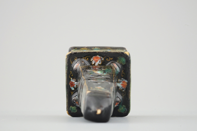 Un ob&eacute;lisque en noir de Delft, vers 1700