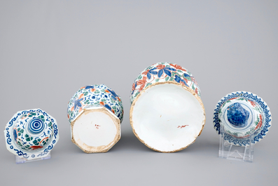 Un paire de vases en fa&iuml;ence de Delft de palette cachemire, 17/18&egrave;me