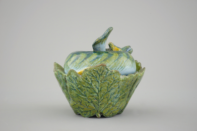 Une terrine en forme de poisson en fa&iuml;ence polychrome de Delft, 18&egrave;me