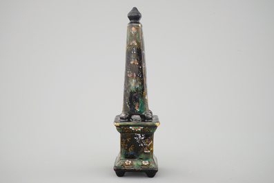 Un ob&eacute;lisque en noir de Delft, vers 1700