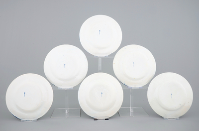 Un ensemble de 12 assiettes de la s&eacute;rie des mois en fa&iuml;ence de Delft, 19&egrave;me