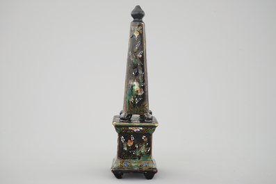 Un ob&eacute;lisque en noir de Delft, vers 1700