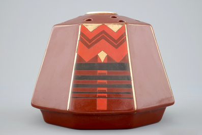 Un pique-fleurs art deco en fa&iuml;ence de Saint-Ghislain, vers 1930