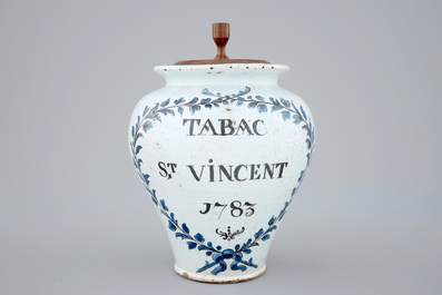 Un petit pot &agrave; tabac en fa&iuml;ence du Nord, 18&egrave;me