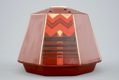 Un pique-fleurs art deco en fa&iuml;ence de Saint-Ghislain, vers 1930