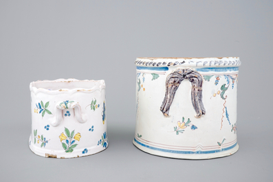 Twee polychrome flessen- en/of glazenkoelers, Frankrijk, 18e eeuw