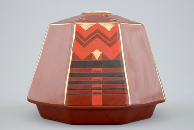 Un pique-fleurs art deco en fa&iuml;ence de Saint-Ghislain, vers 1930