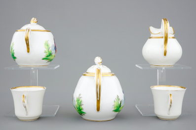 A tea service for two (t&ecirc;te-&agrave;-t&ecirc;te) in Paris porcelain, 19th C.