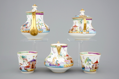 Une service &agrave; th&eacute; (t&ecirc;te-&agrave;-t&ecirc;te) pour deux en porcelaine de Bayeux, 19&egrave;me