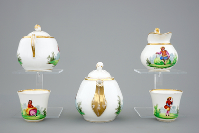 A tea service for two (t&ecirc;te-&agrave;-t&ecirc;te) in Paris porcelain, 19th C.