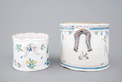 Twee polychrome flessen- en/of glazenkoelers, Frankrijk, 18e eeuw