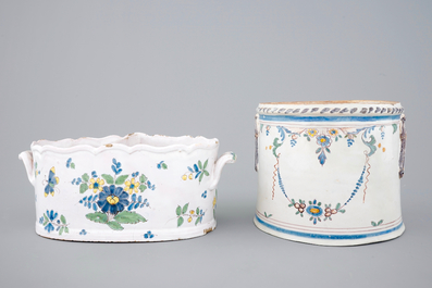 Twee polychrome flessen- en/of glazenkoelers, Frankrijk, 18e eeuw
