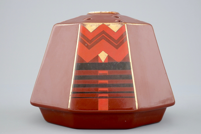 Un pique-fleurs art deco en fa&iuml;ence de Saint-Ghislain, vers 1930