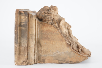 Een groot architecturaal terracotta fragment met Neptunus, Frankrijk, 17/18e eeuw