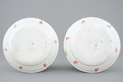 A pair of Dutch Delft dor&eacute; plates with "Four hearts" design, 18th C.
