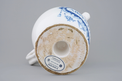 Een blauw-witte Delftse siroopkan "Absynthy", 18e eeuw